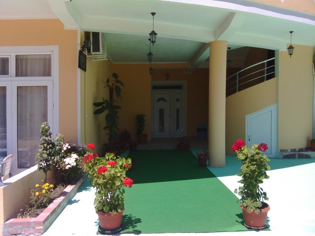 Grandino Rooms & Apartments Ulcinj Bilik gambar